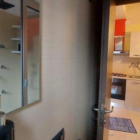 Stanza In Villa Con Giardino Con Box Doccia Idromassaggio Rent A Car Aci Bonaccorsi Bagian luar foto
