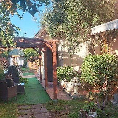 Stanza In Villa Con Giardino Con Box Doccia Idromassaggio Rent A Car Aci Bonaccorsi Bagian luar foto