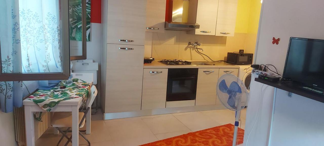 Stanza In Villa Con Giardino Con Box Doccia Idromassaggio Rent A Car Aci Bonaccorsi Bagian luar foto
