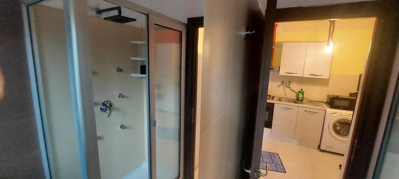 Stanza In Villa Con Giardino Con Box Doccia Idromassaggio Rent A Car Aci Bonaccorsi Bagian luar foto