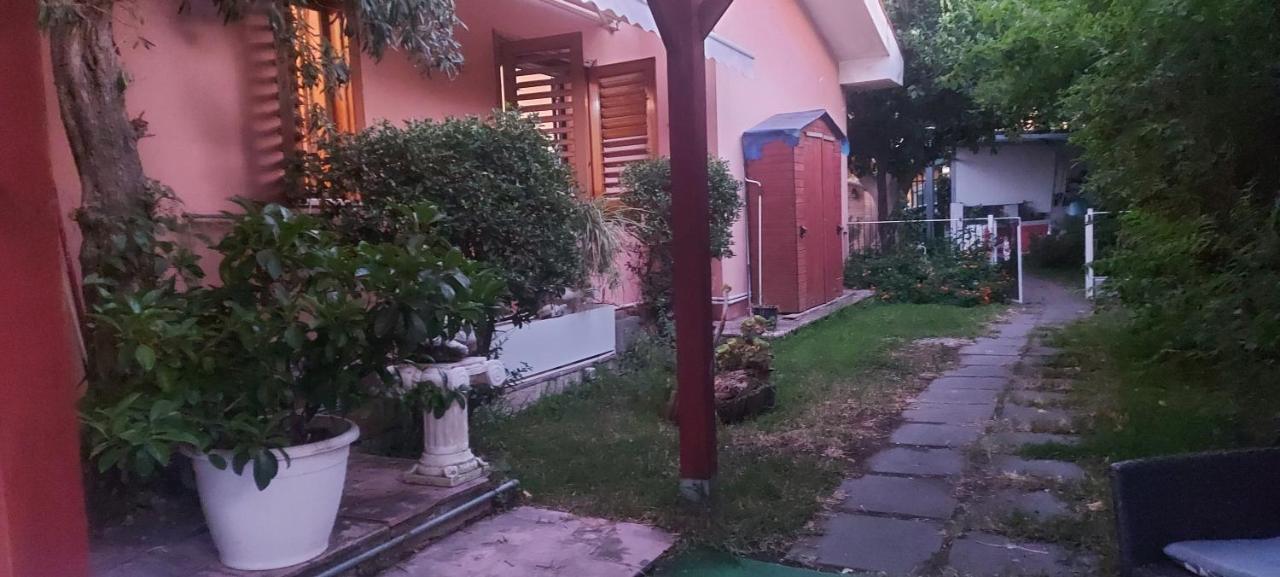 Stanza In Villa Con Giardino Con Box Doccia Idromassaggio Rent A Car Aci Bonaccorsi Bagian luar foto