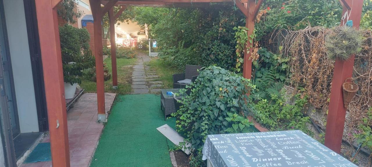 Stanza In Villa Con Giardino Con Box Doccia Idromassaggio Rent A Car Aci Bonaccorsi Bagian luar foto
